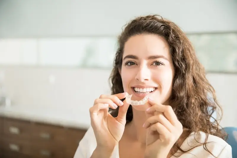 Ile kosztuje Invisalign w Polsce?